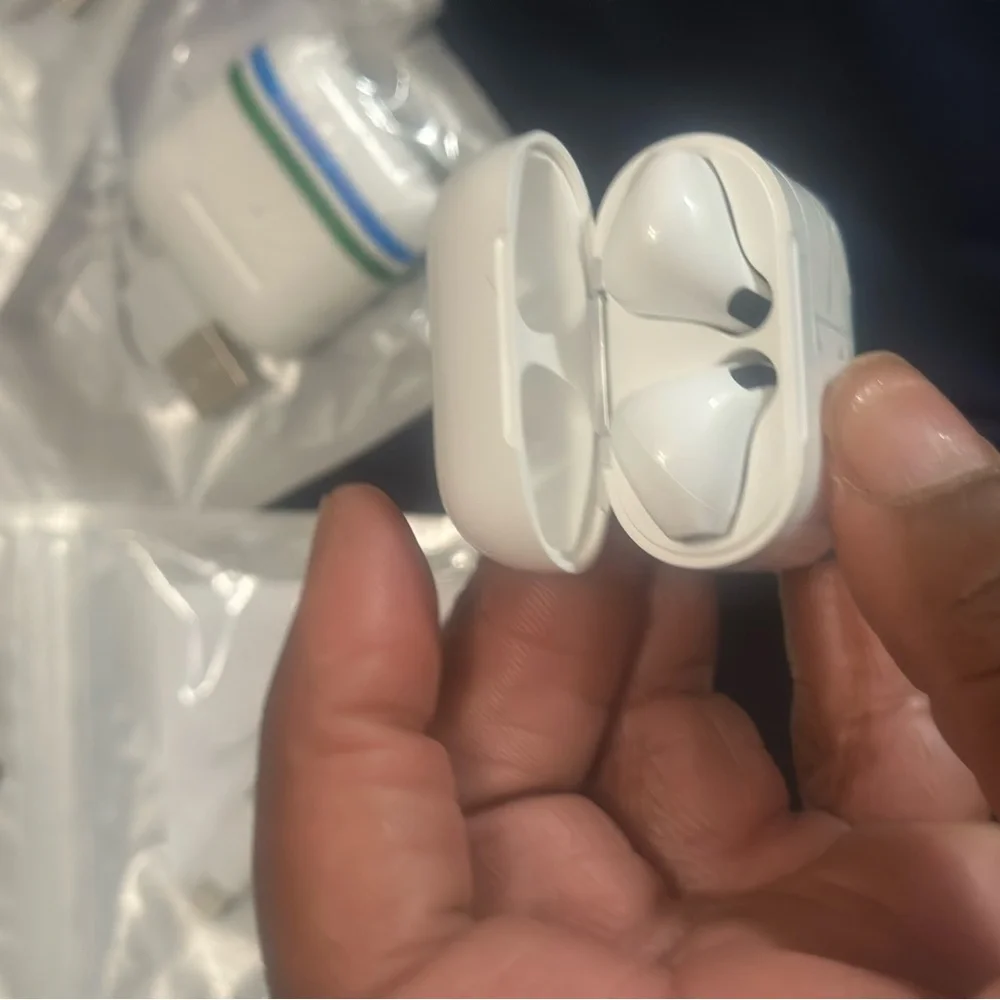 Wireless White Earbuds